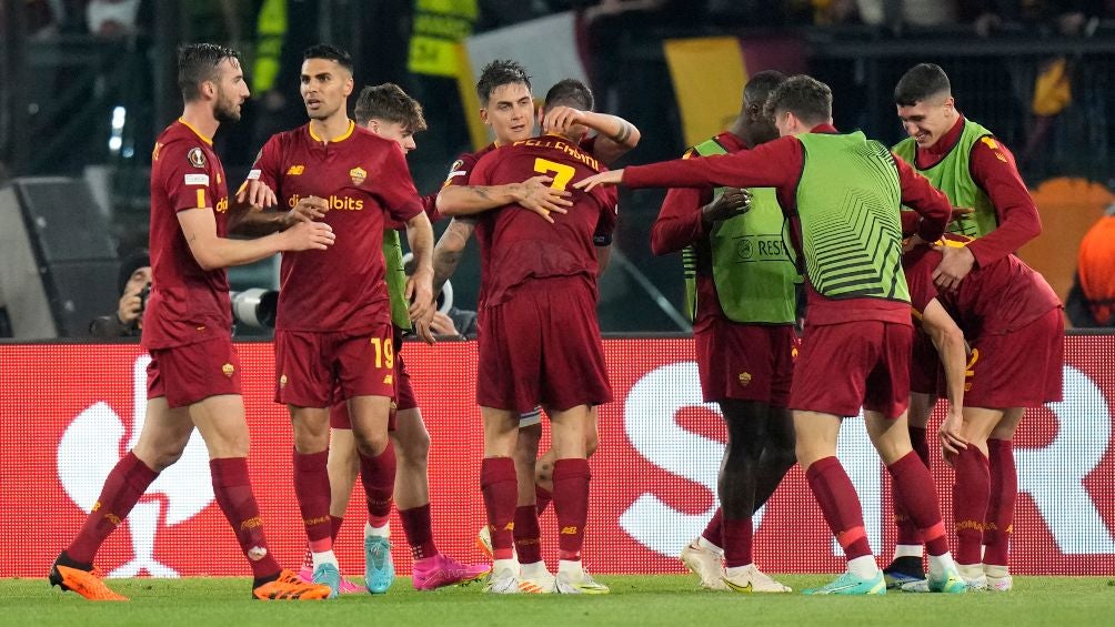 Roma tuvo un sufrido pase frente al Feyenoord