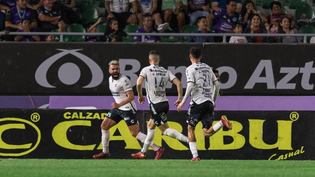 Canelo festeja un gol de penal