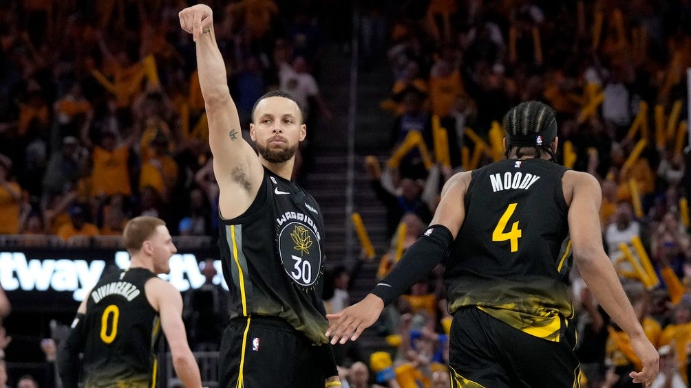 Stephen Curry celebra el triunfo de los Warriors