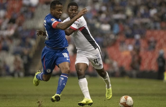 Gabirel Cortéz en un ecuentro ante Cruz Azul