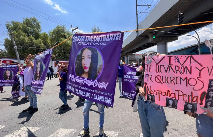 Familiares y amigos pidiendo justicia por Perla Cristal