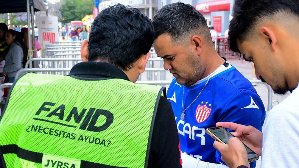 En todos los estadios ayudan a sacar el FAN ID