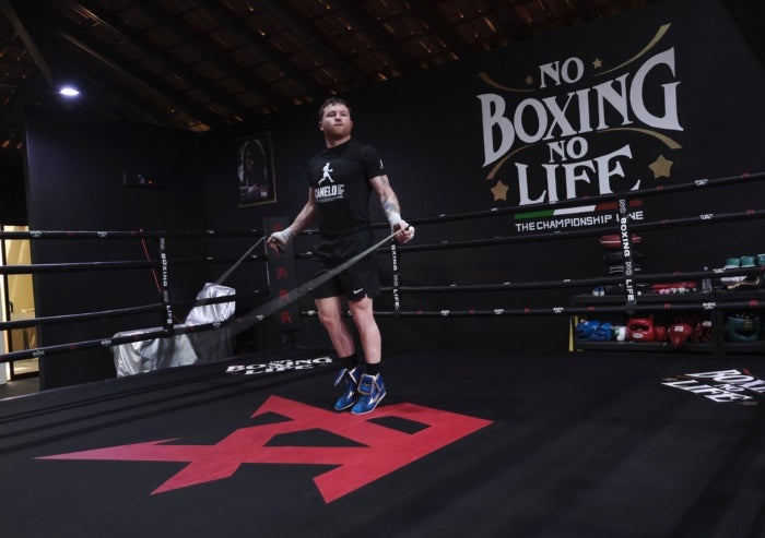 Canelo Álvarez entrenando para su pelea con John Ryder