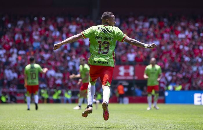 Diego Chávez festejando su gol ante Toluca