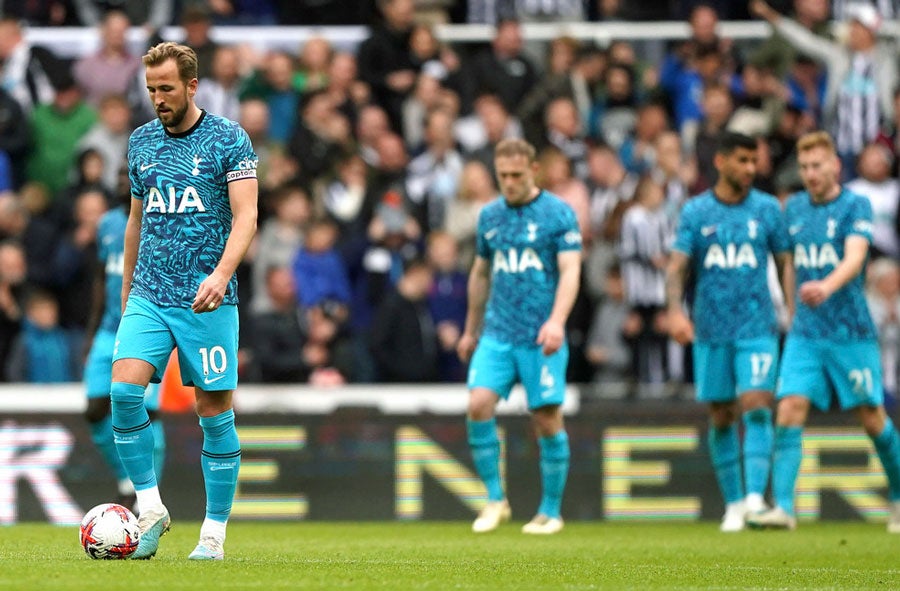 Futbolistas del Tottenham tras derrota