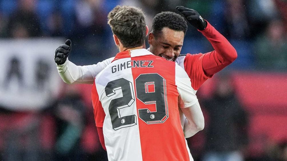 Santi Giménez celebra un gol con el Feyenoord