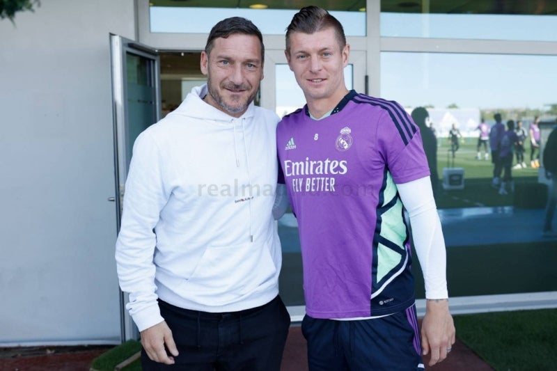 Francesco Totti junto a Toni Kroos