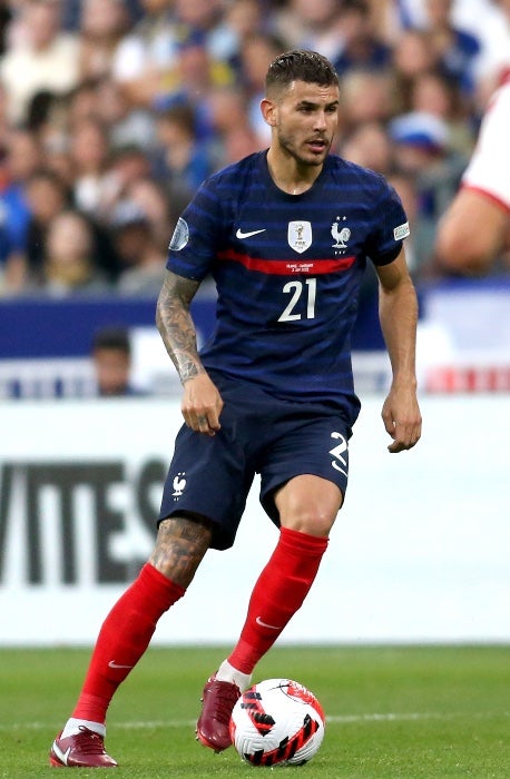 Lucas Hernández jugando con la Selección Francesa