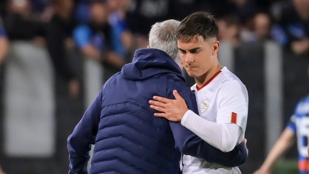 Mourinho se despide de Dybala