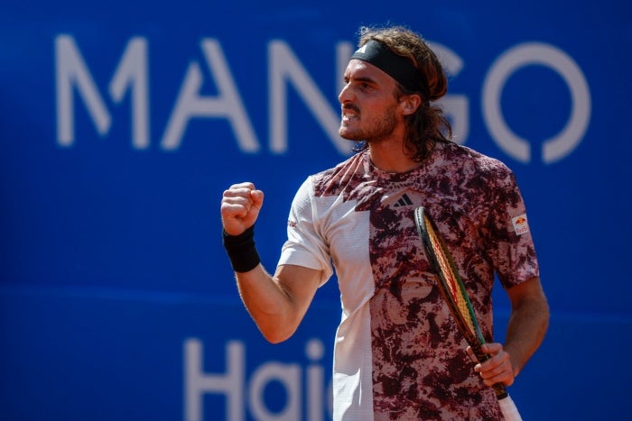 Stefanos Tsitsipas celebrando una victoria durante un torneo