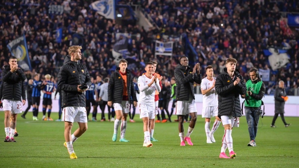 La Roma se despide de su afición tras la derrota ante Atalanta