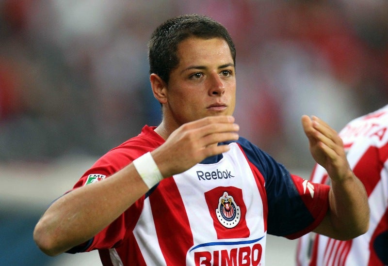 Chicharito hizo su debut profesional con las Chivas