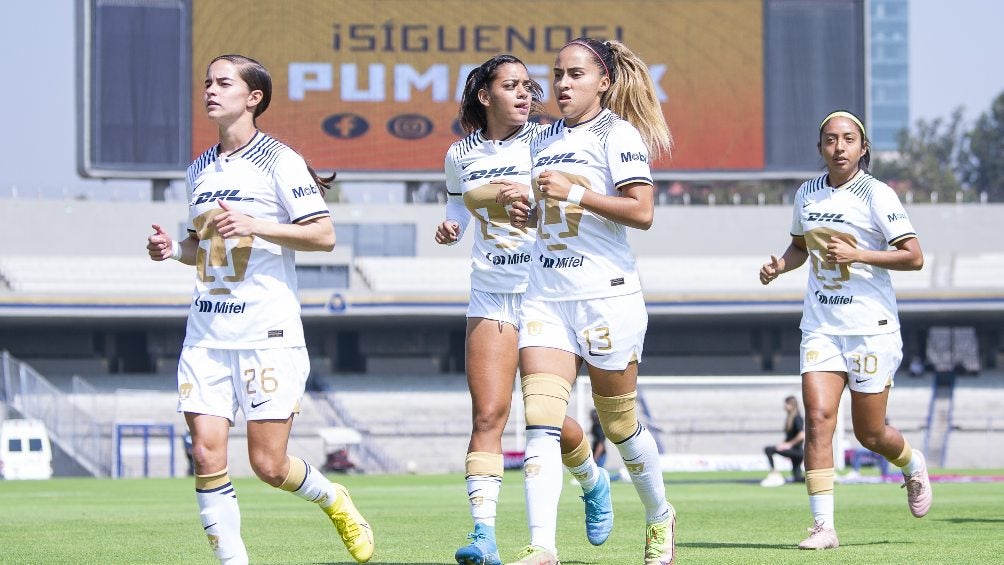 Jugadoras de Pumas en partido frente  Monterrey