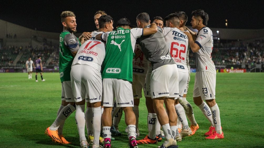 Rayados festeja una anotación en Mazatlán