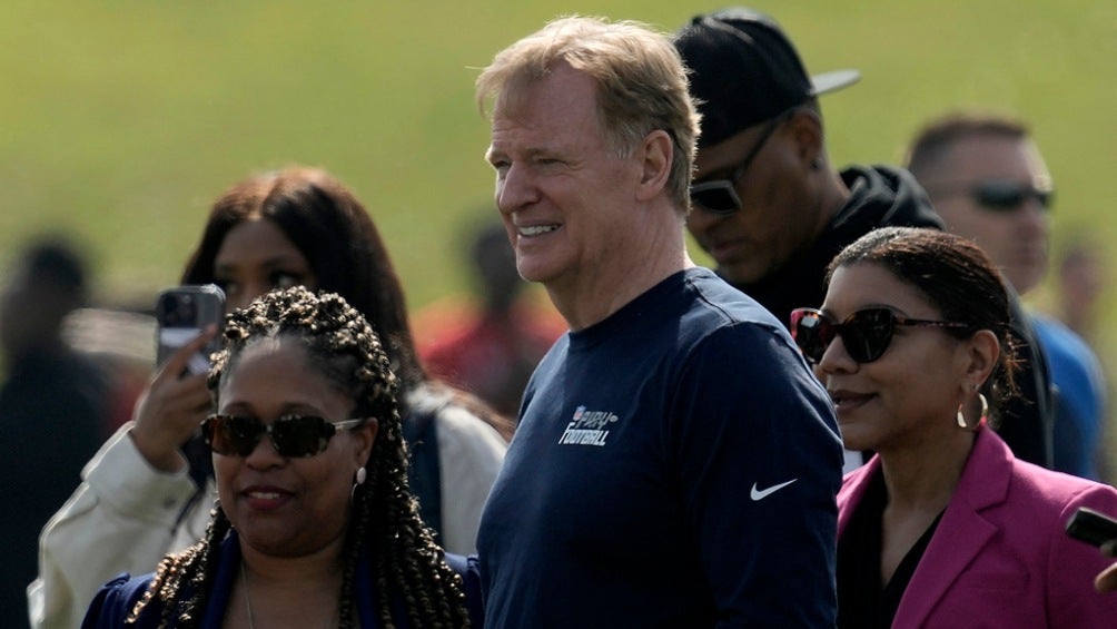 El comisionado Roger Goodell se encarga de anunciar muchas selecciones