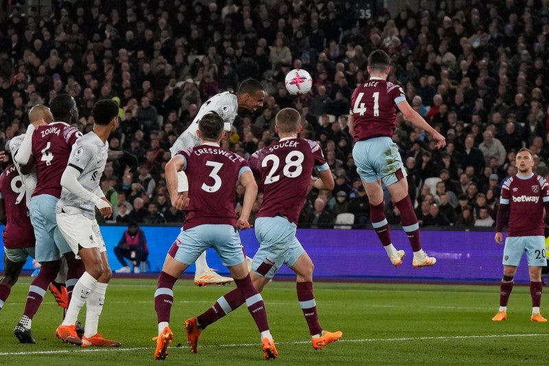 Joel Matip marcó el gol del triunfo