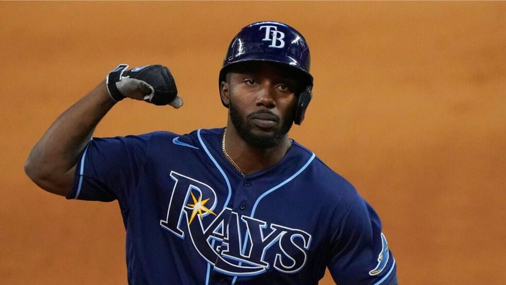 Randy Arozarena festejando un cuadrangular con los Rays de Tampa