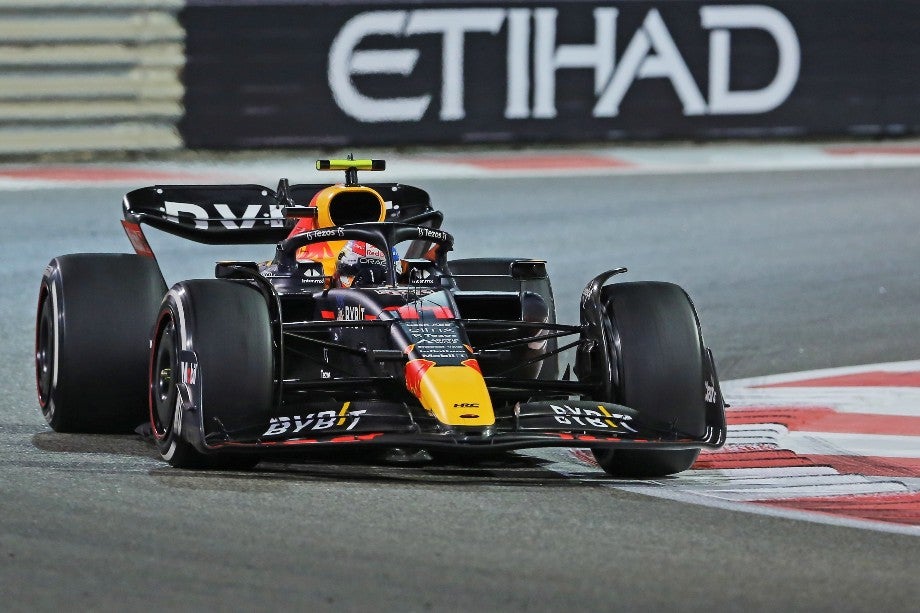 Checo Pérez corriendo en la F1