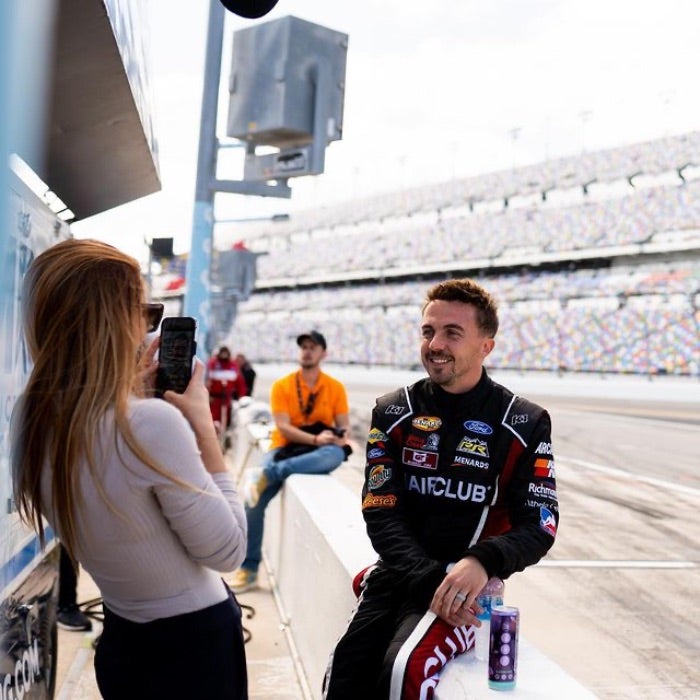 Frankie Muniz al finalizar una carrera