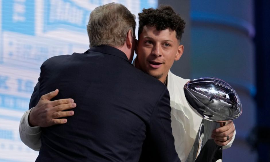 Patrick Mahomes, Travis Kelce open 2023 NFL Draft with Lombardi Trophy