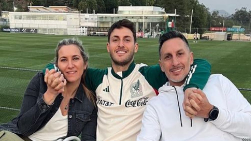 El exfutbolista afirmó que Santiago Giménez debe consolidar su carrera en el Viejo Continente