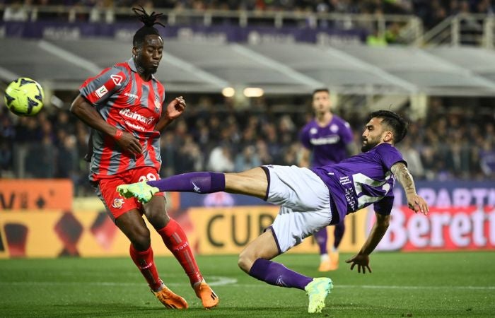 Jugadores de la Fiorentina y Cremonese en la Semifinal de Copa