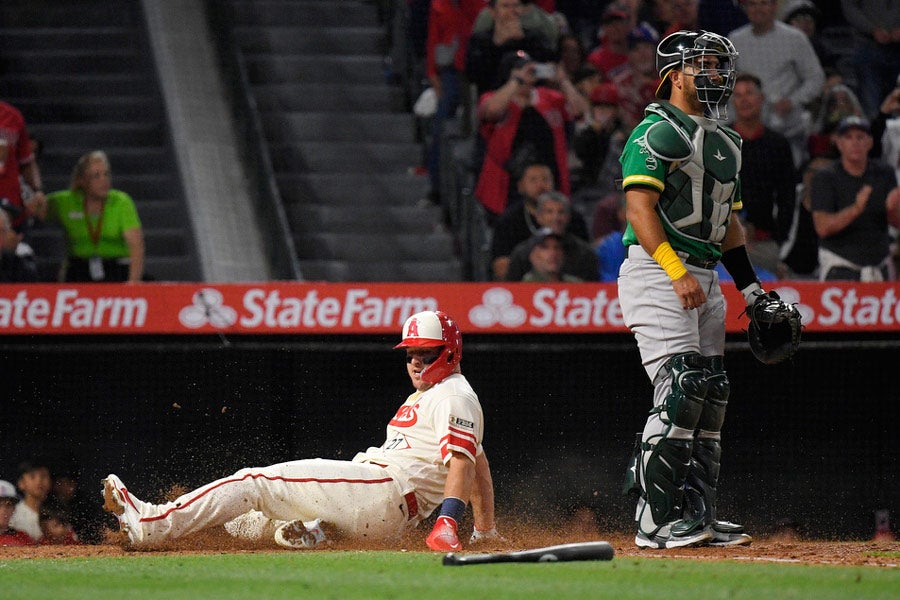 Mike Trout se barre en home