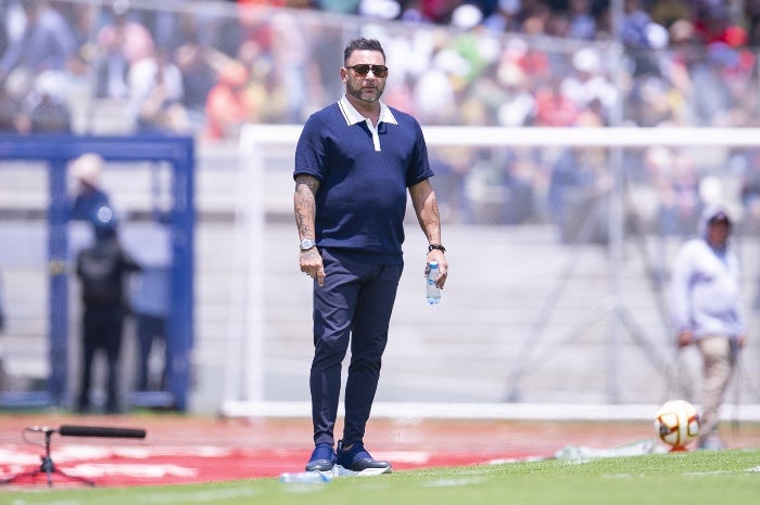 Turco Mohamed en el partido del Pumas vs Toluca