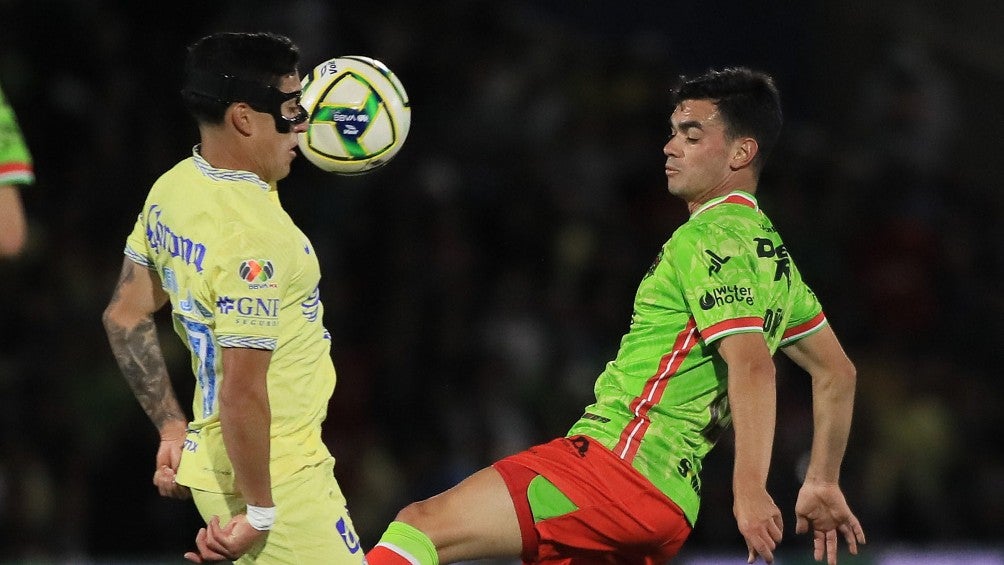 Alejandro Zendejas salió lesionado ante Juárez y enciende las alarmas previo a la Liguilla