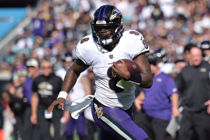 Lamar Jackson en partido con Baltimore Ravens