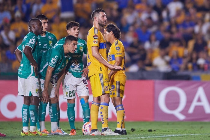 Gignac durante el Tigres vs León en el Volcán