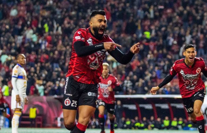 Alexis Canelo celebrando un gol de Xolos