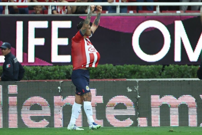 Guzmán celebrando su gol