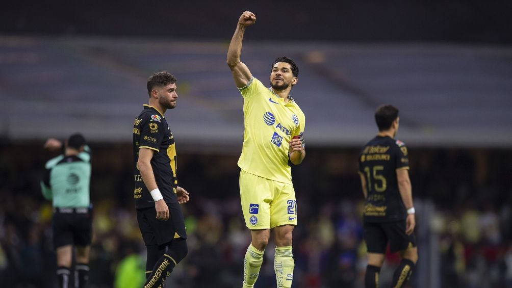 Henry Martín festejando su gol ante Pumas