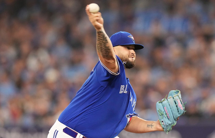 Alek Manoah en el montículo de los Blue Jays