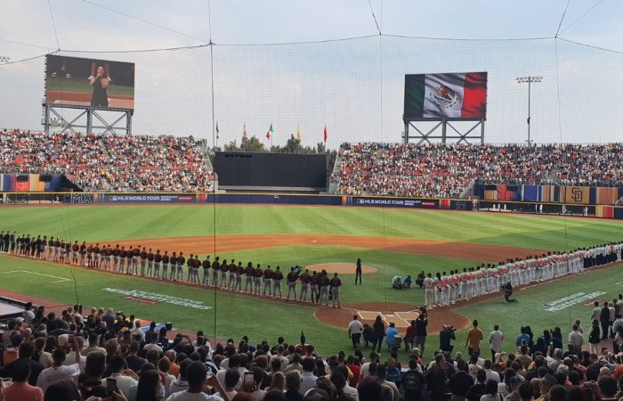 Estadio Harp Helú durante la actuación de Paty Cantú