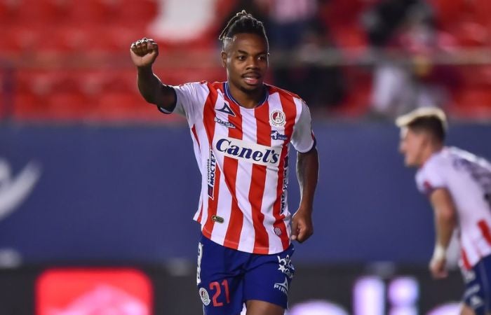 Jhon Murillo celebrando un gol con el Atlético de San Luis