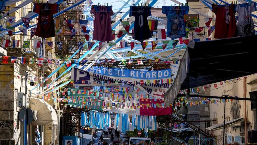 Las calles de Nápoles ya están decoradas