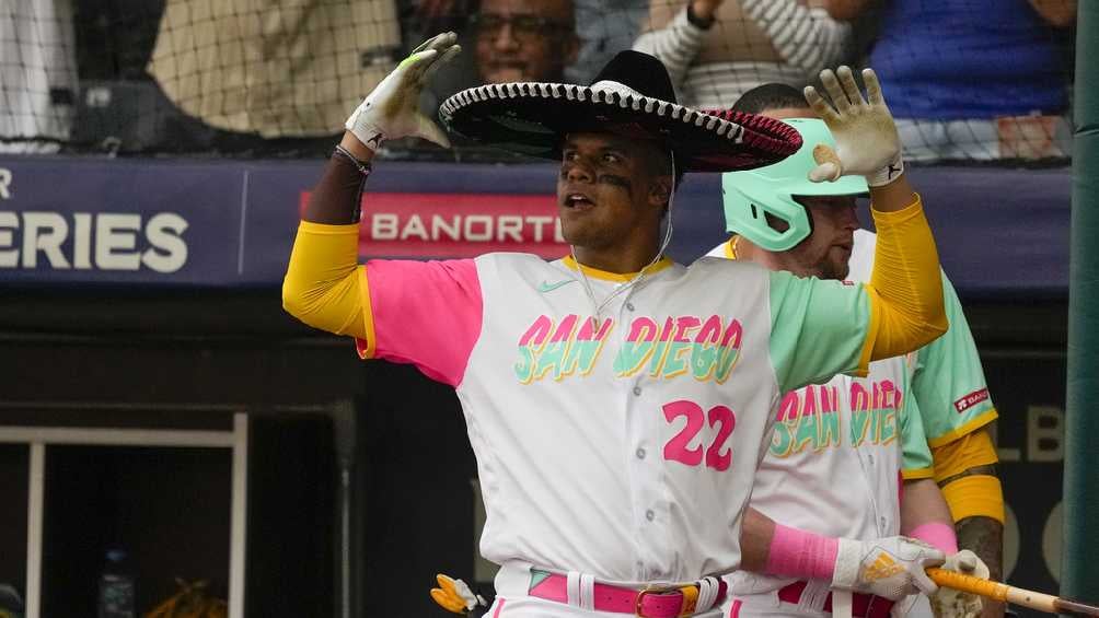 MLB México on X: ¡Los Padres ganan el primer juego de @LasMayores  celebrado en Ciudad de México! #YoAmoElBeis #MexicoCitySeries 🇲🇽   / X