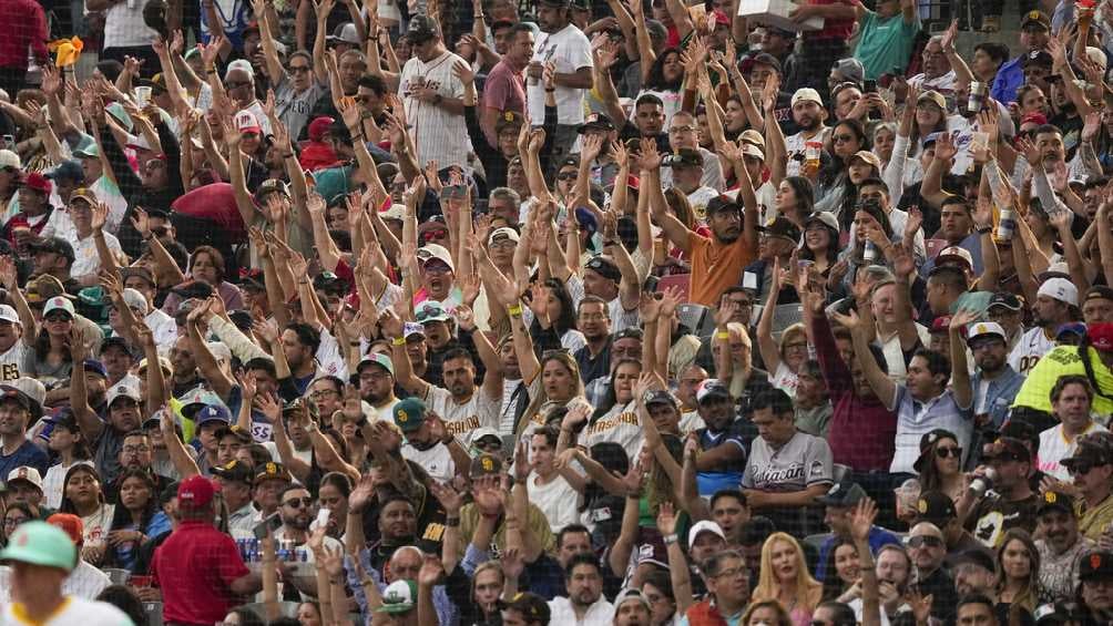 La afición mexicana disfrutó un partido de ofensivas