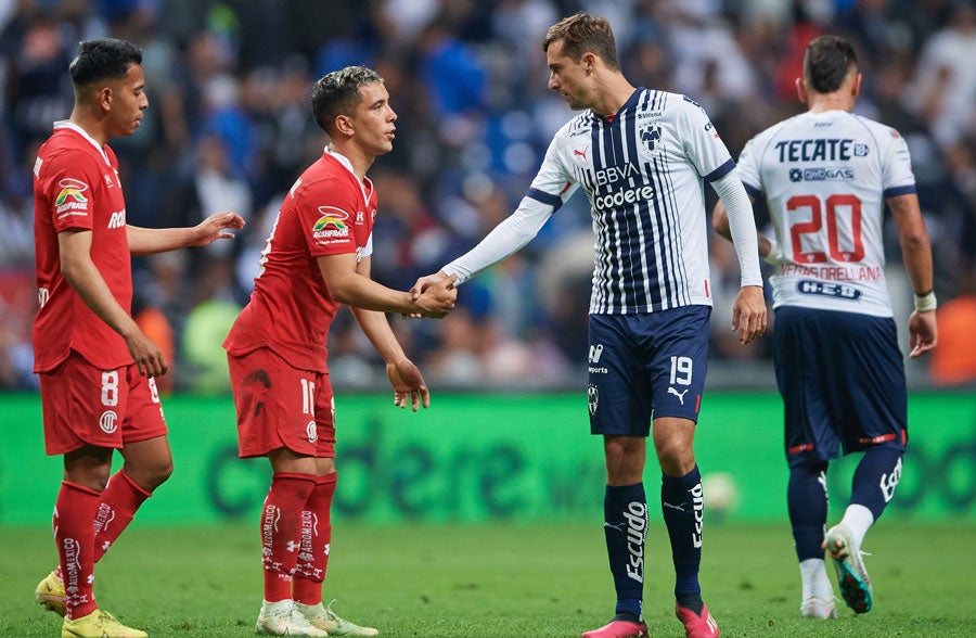 Cortizo le da la mano a Leo Fernández