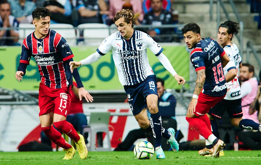 El jugador de Rayados en juego ante Chivas