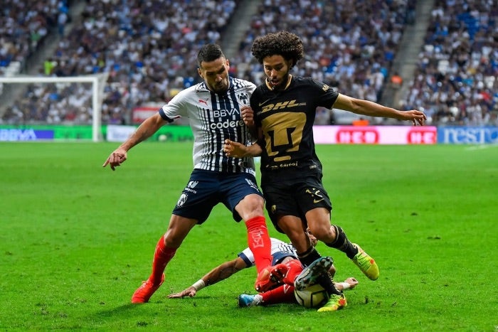 Chino Huerta en el Pumas vs Monterrey