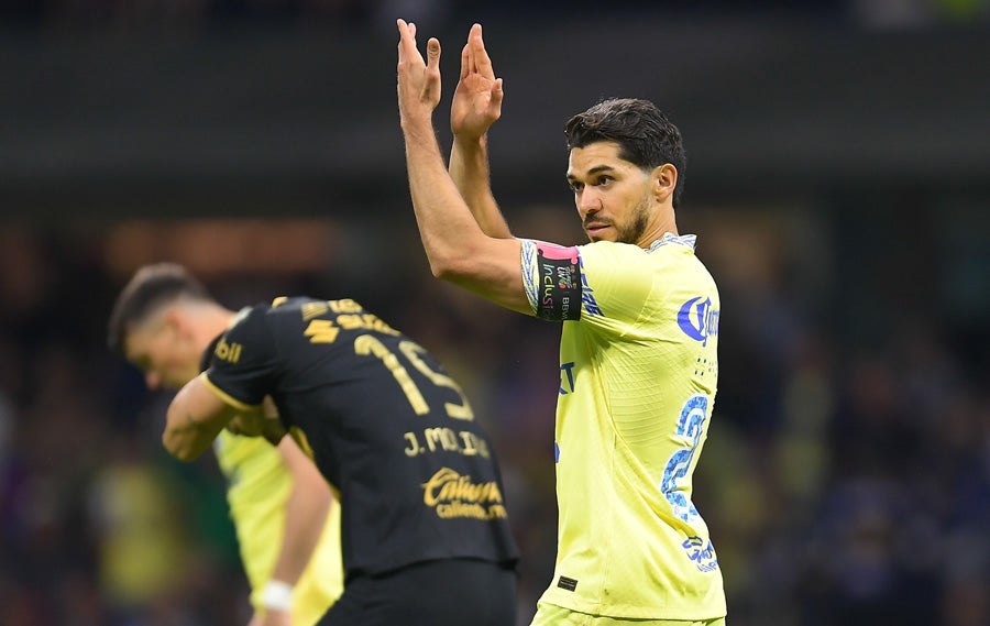 Martín en juego ante Pumas