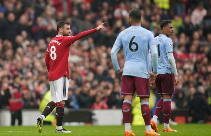 Bruno Fernandes celebrando su gol ante el Aston Villa