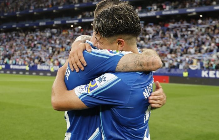 Jugadores del Espanyol abrazándose por la victoria ante Getafe