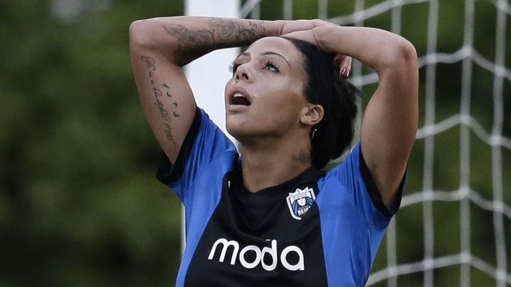 Sydney Laroux durante un partido en la NWSL