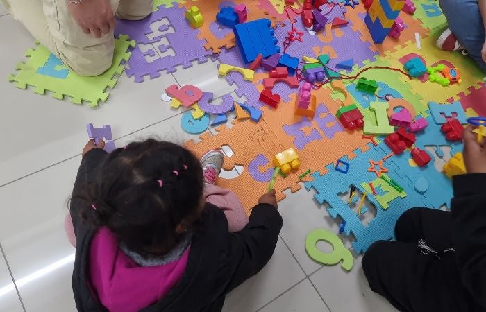 Niño jugando