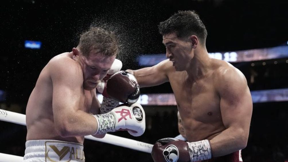 Canelo en la derrota ante Bivol