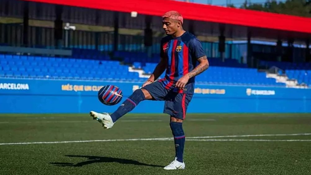 Julián Araujo en su presentación